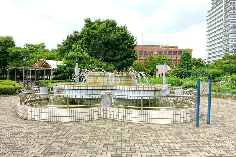 The fountain plaza in Kiba Park.