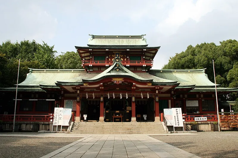 The main hall of Tomioka Hachimangu shrine.